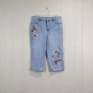Gloria Vanderbilt Light Blue Cropped Jeans with Floral Embroidery
